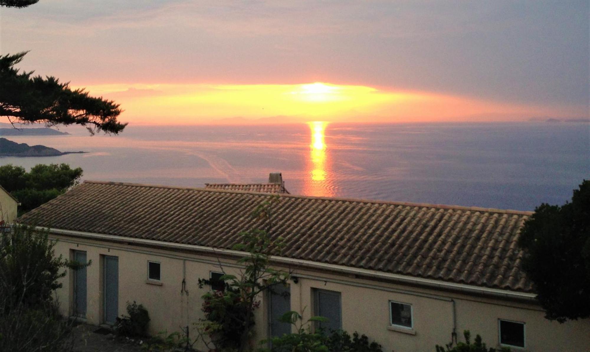 Studio climatisé île naturiste du Levant Hyères Extérieur photo
