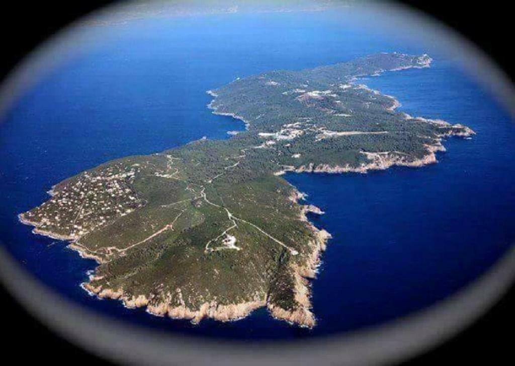 Studio climatisé île naturiste du Levant Hyères Extérieur photo